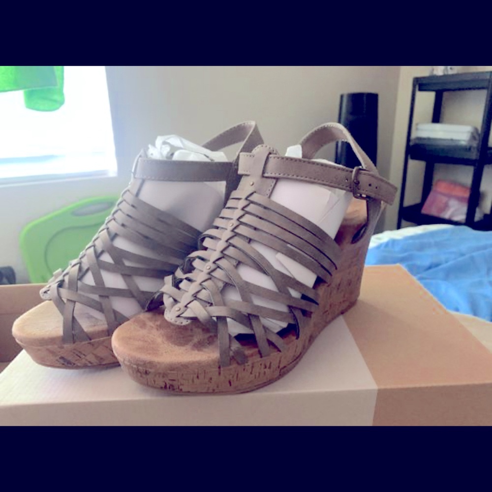 Woman’s Hadley Strappy Wedge size 9